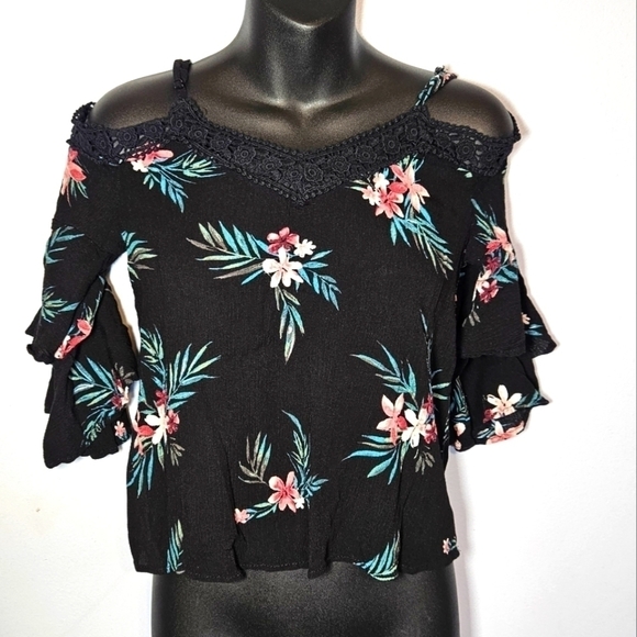 Aeropostale Tops - Aeropostal Floral top size small